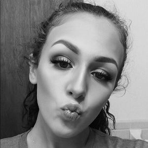 Meet your Posher, Chloe